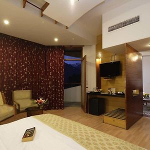 Deluxe Suite Rs500 or person credit on SPA usage